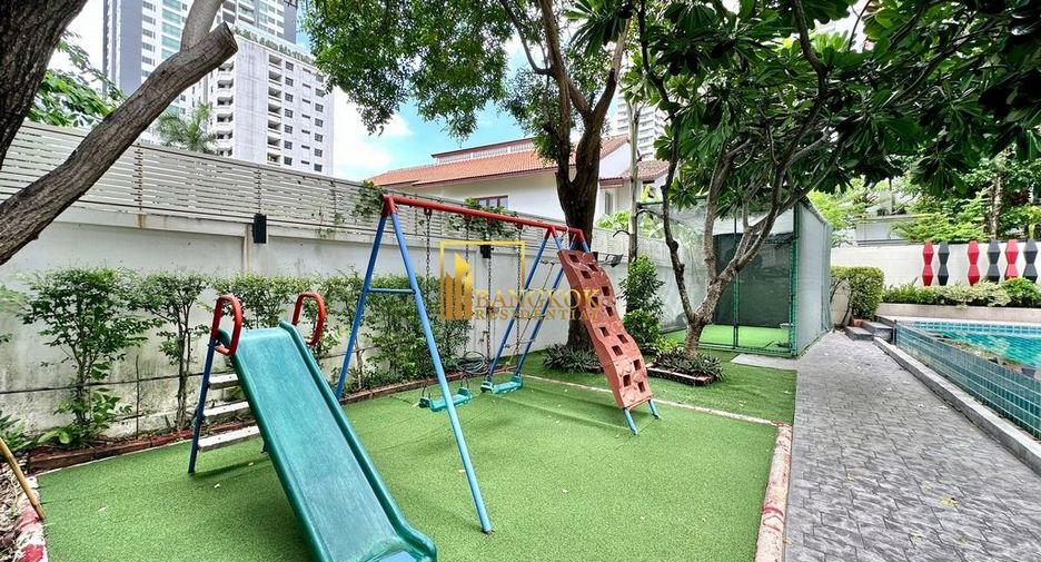 For rent 2 bedrooms serviced apartment in Watthana, Bangkok