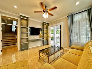 Casa en alquiler de 4 habitaciones en Bang Na, Bangkok