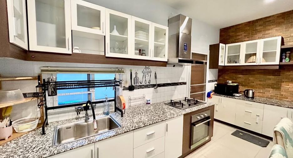 Villa zur Miete und zum Kauf mit 3 Zimmer in Bang Lamung, Chonburi