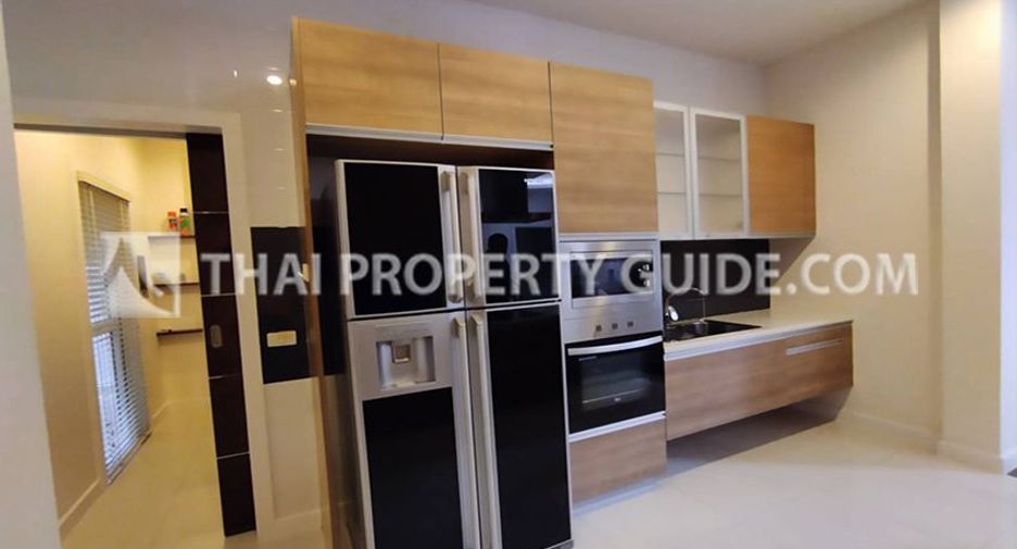 Villa en alquiler y en venta de 4 habitaciones en Prawet, Bangkok