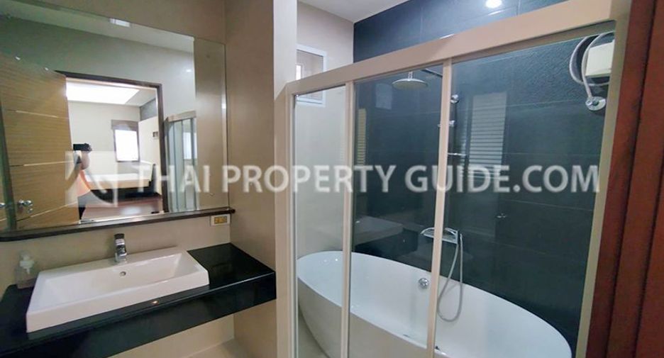 Villa en alquiler y en venta de 4 habitaciones en Prawet, Bangkok