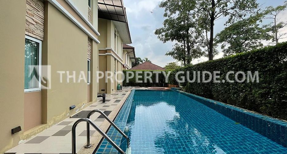 Villa en alquiler y en venta de 4 habitaciones en Prawet, Bangkok