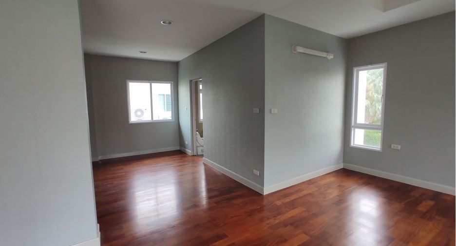 For sale 3 bedrooms house in Thawi Watthana, Bangkok