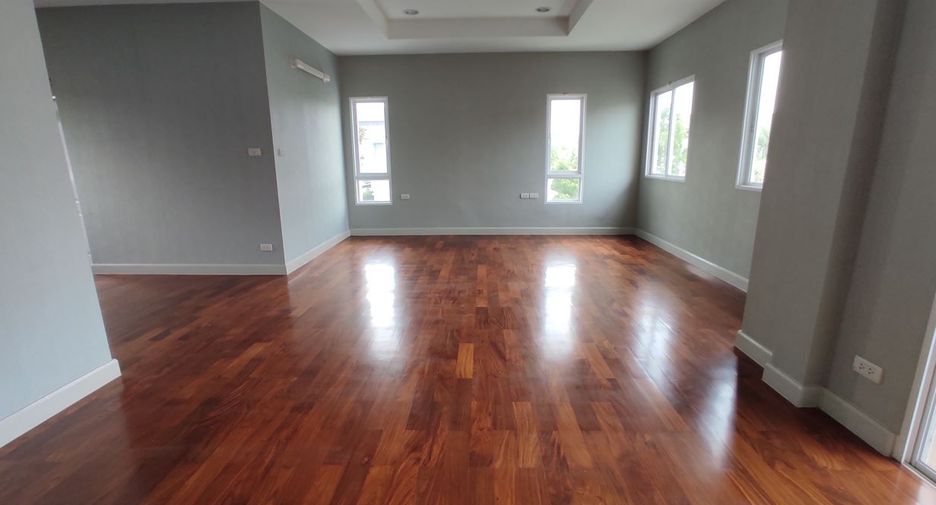 For sale 3 bedrooms house in Thawi Watthana, Bangkok
