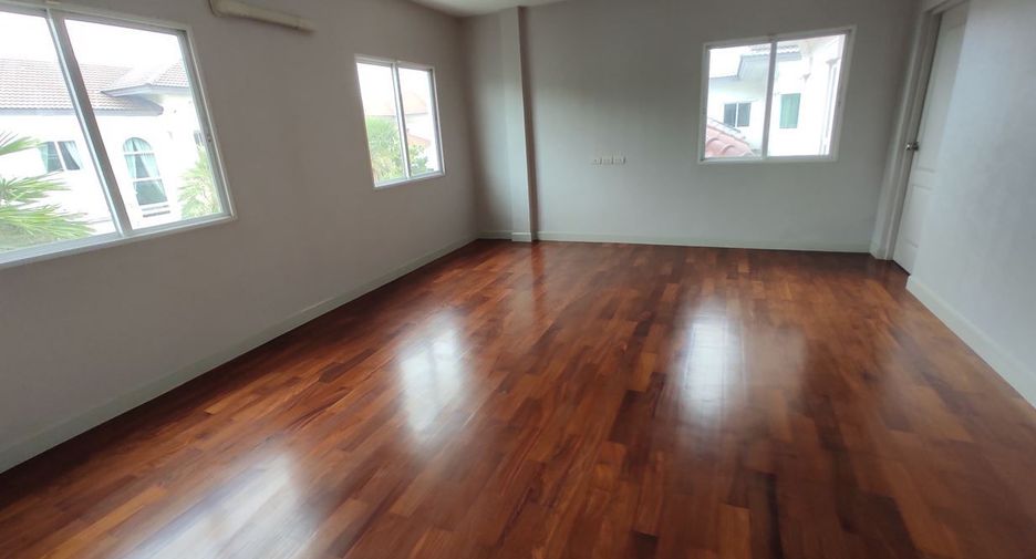 For sale 3 bedrooms house in Thawi Watthana, Bangkok