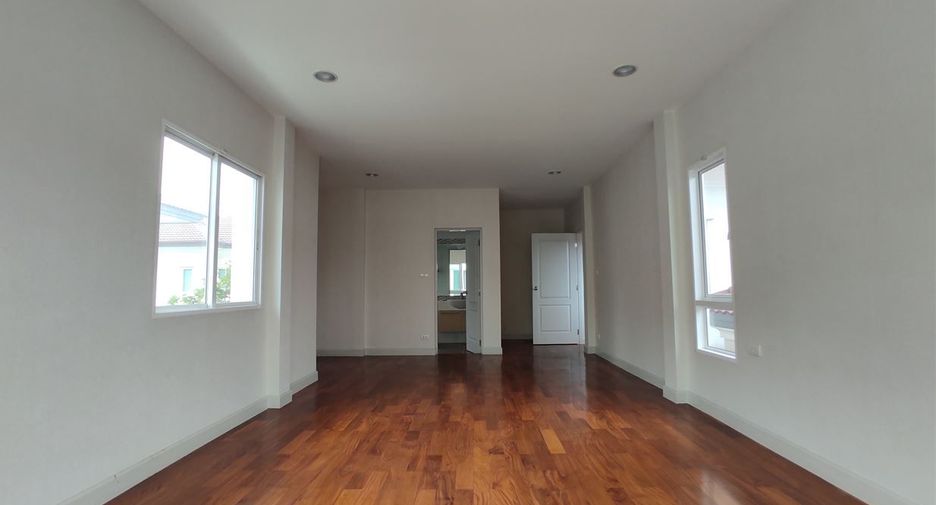 For sale 3 bedrooms house in Thawi Watthana, Bangkok
