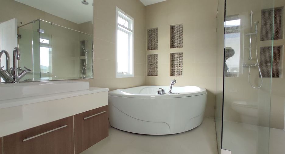 For sale 3 bedrooms house in Thawi Watthana, Bangkok