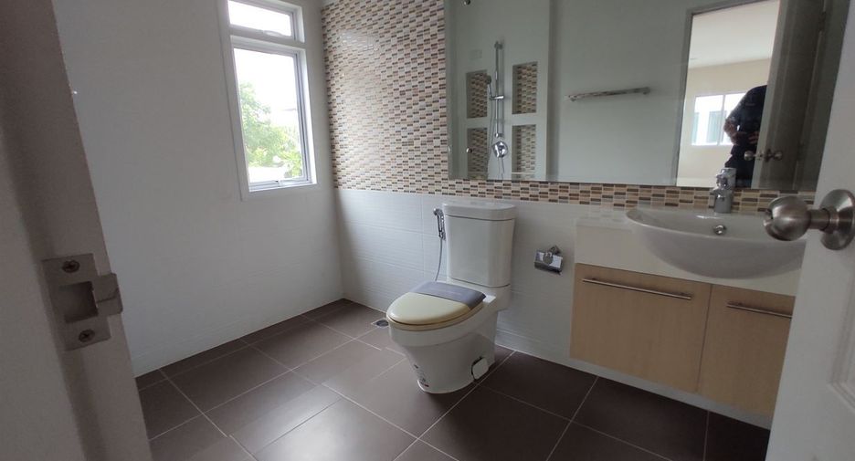 For sale 3 bedrooms house in Thawi Watthana, Bangkok