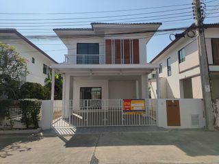 For sale 3 bedrooms house in Thung Khru, Bangkok