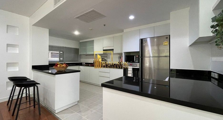 For rent 3 bedrooms apartment in Watthana, Bangkok