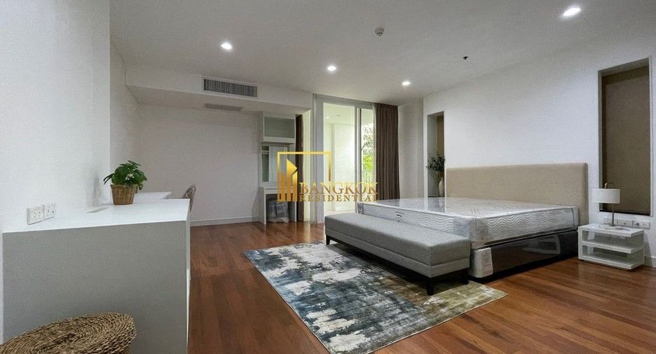For rent 3 bedrooms apartment in Watthana, Bangkok
