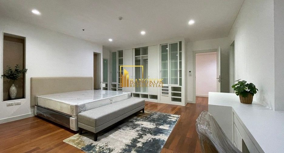 For rent 3 bedrooms apartment in Watthana, Bangkok
