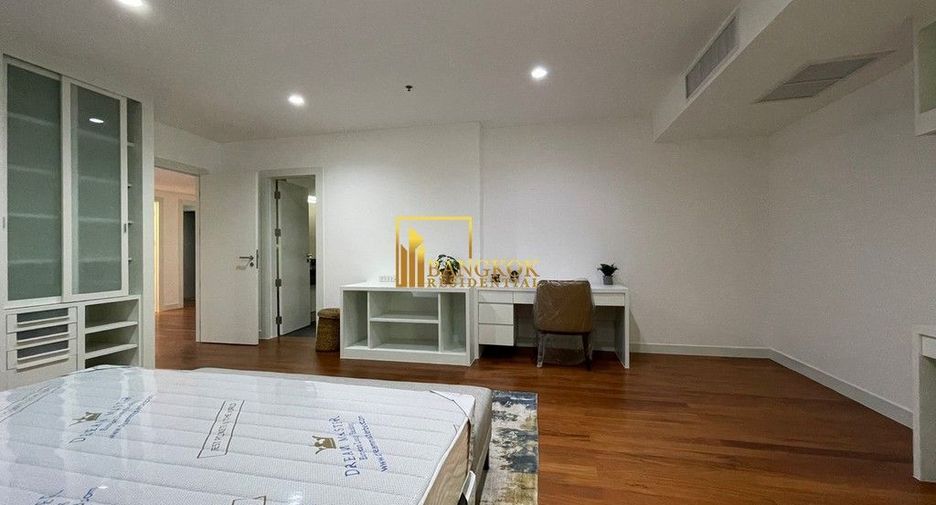 For rent 3 bedrooms apartment in Watthana, Bangkok