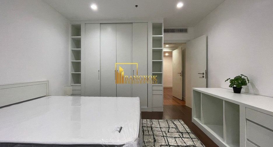For rent 3 bedrooms apartment in Watthana, Bangkok