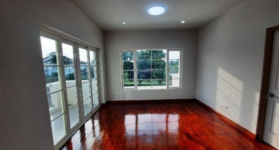 For sale 3 bedrooms house in Thawi Watthana, Bangkok