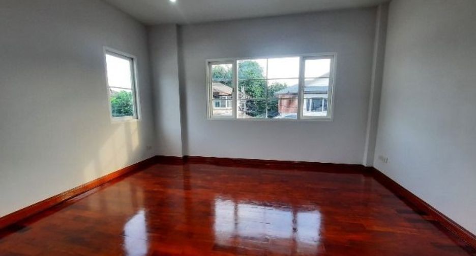 For sale 3 bedrooms house in Thawi Watthana, Bangkok