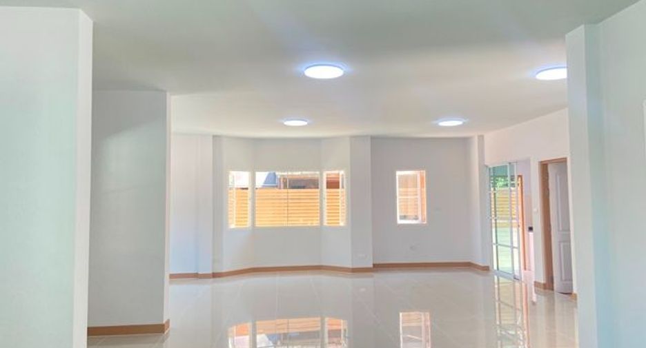 For sale 3 bedrooms house in Thawi Watthana, Bangkok