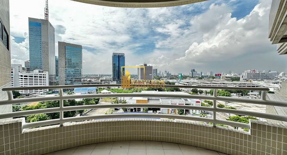 À louer 3 chambres condo à Khlong Toei, Bangkok