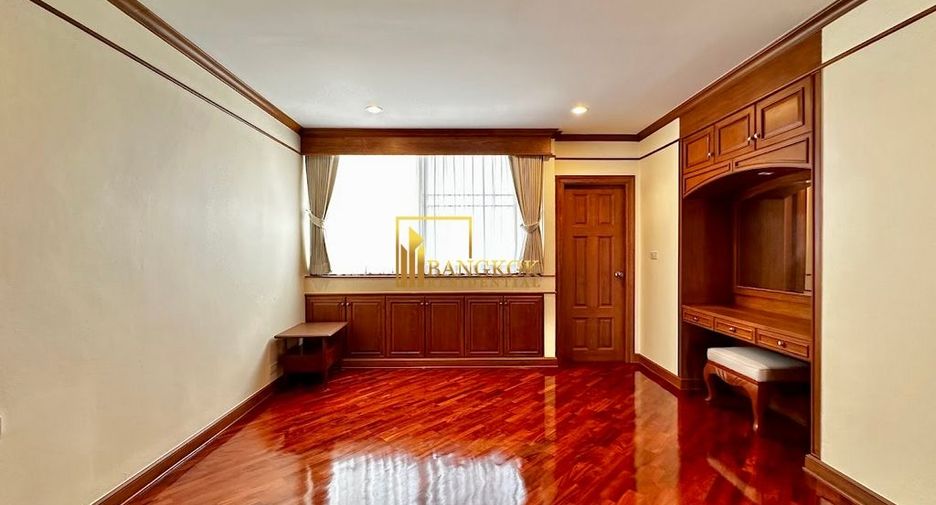 À louer 3 chambres condo à Khlong Toei, Bangkok