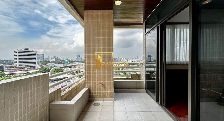 À louer 3 chambres condo à Khlong Toei, Bangkok