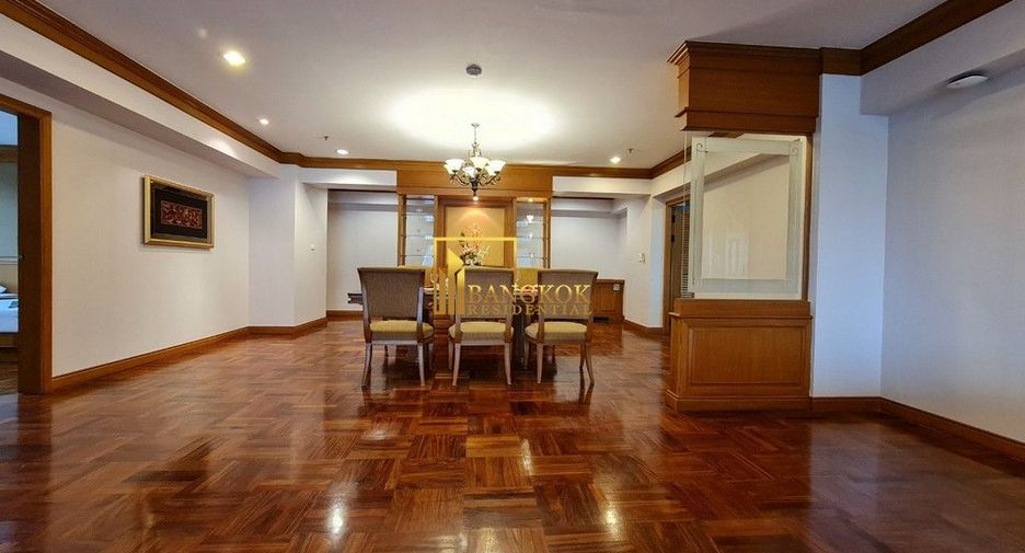 For rent 3 bedrooms apartment in Watthana, Bangkok