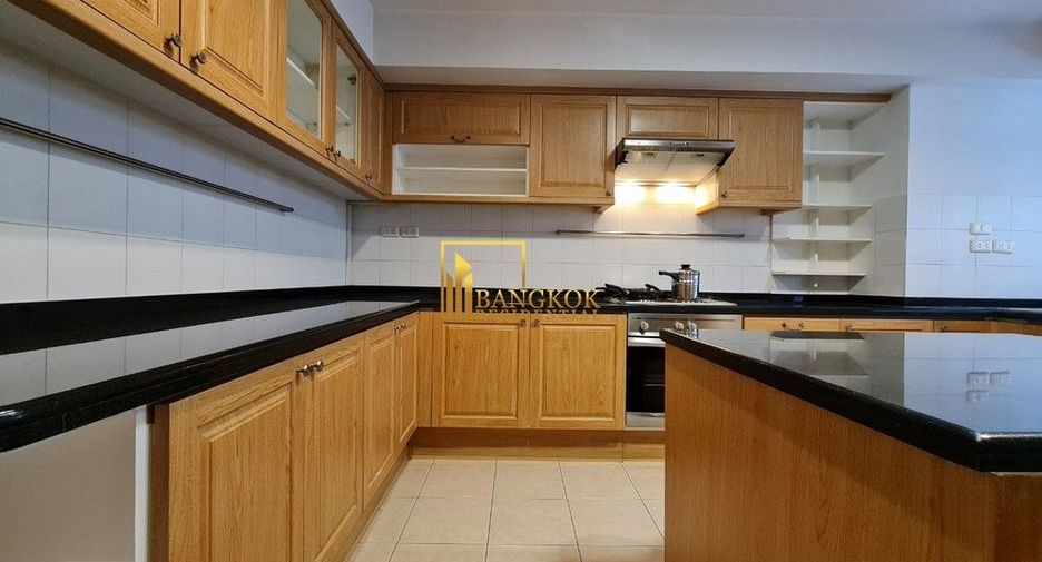 For rent 3 bedrooms apartment in Watthana, Bangkok
