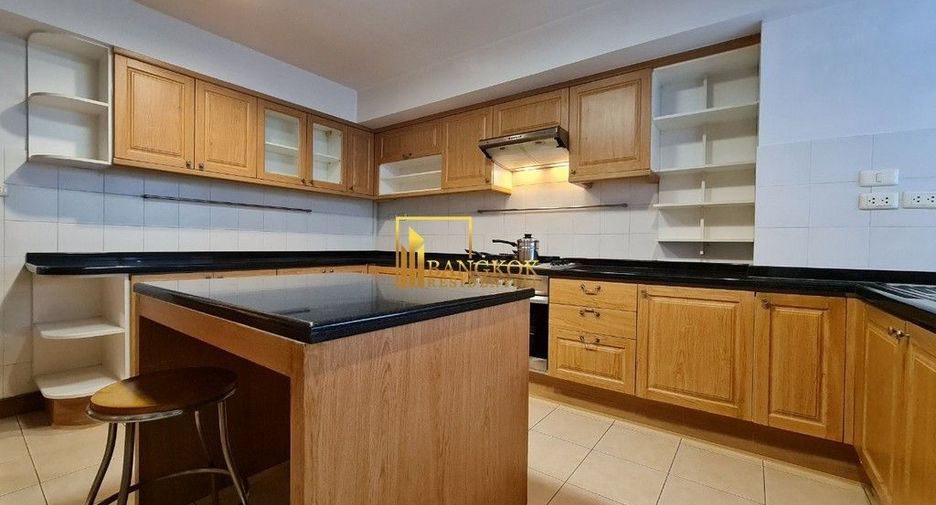 For rent 3 bedrooms apartment in Watthana, Bangkok