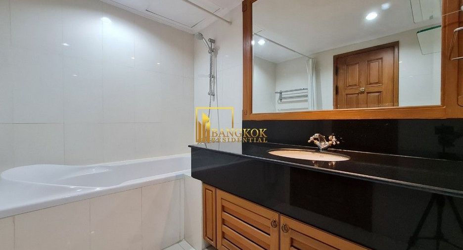 For rent 3 bedrooms apartment in Watthana, Bangkok