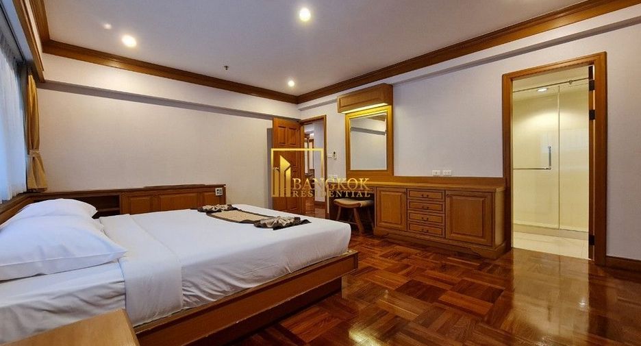 For rent 3 bedrooms apartment in Watthana, Bangkok
