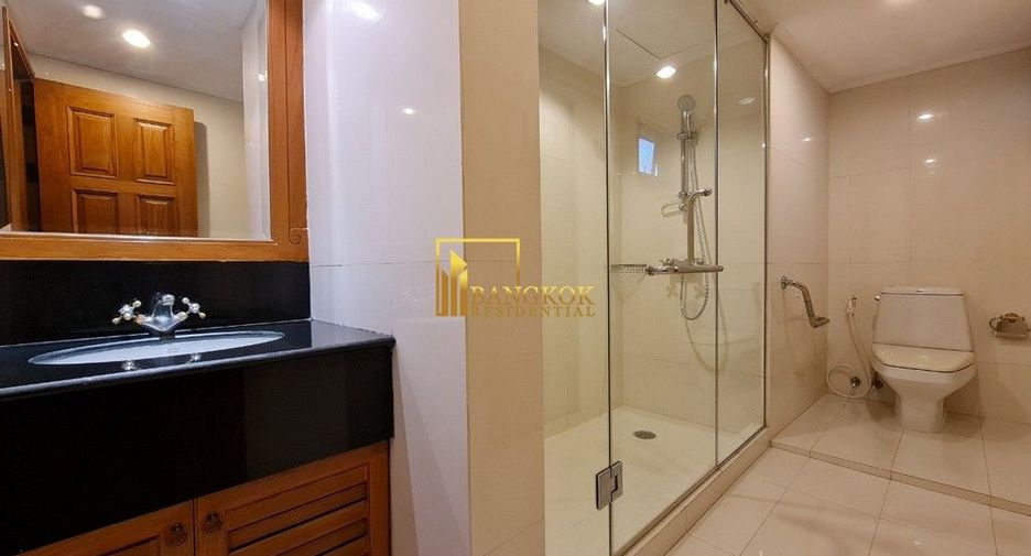 For rent 3 bedrooms apartment in Watthana, Bangkok