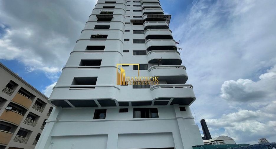 For rent 2 bedrooms apartment in Khlong Toei, Bangkok