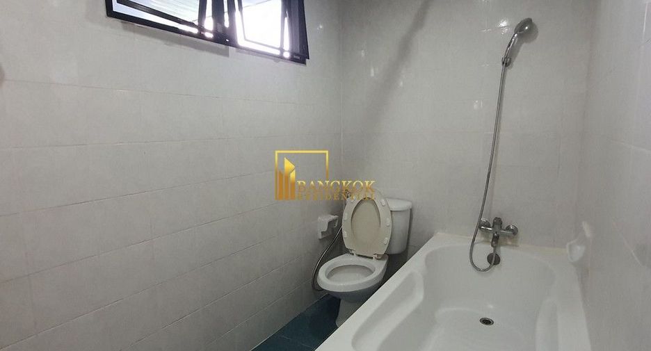For rent 2 bedrooms apartment in Khlong Toei, Bangkok