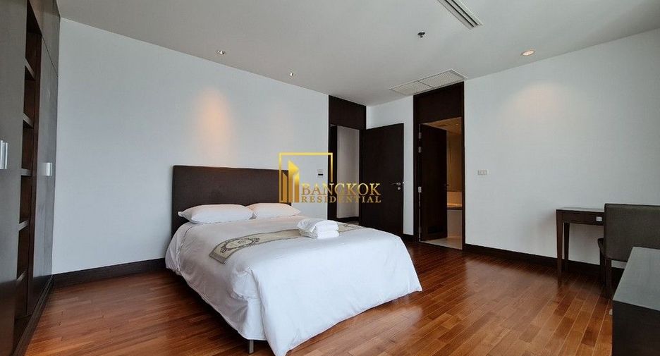 For rent 3 bedrooms apartment in Pathum Wan, Bangkok