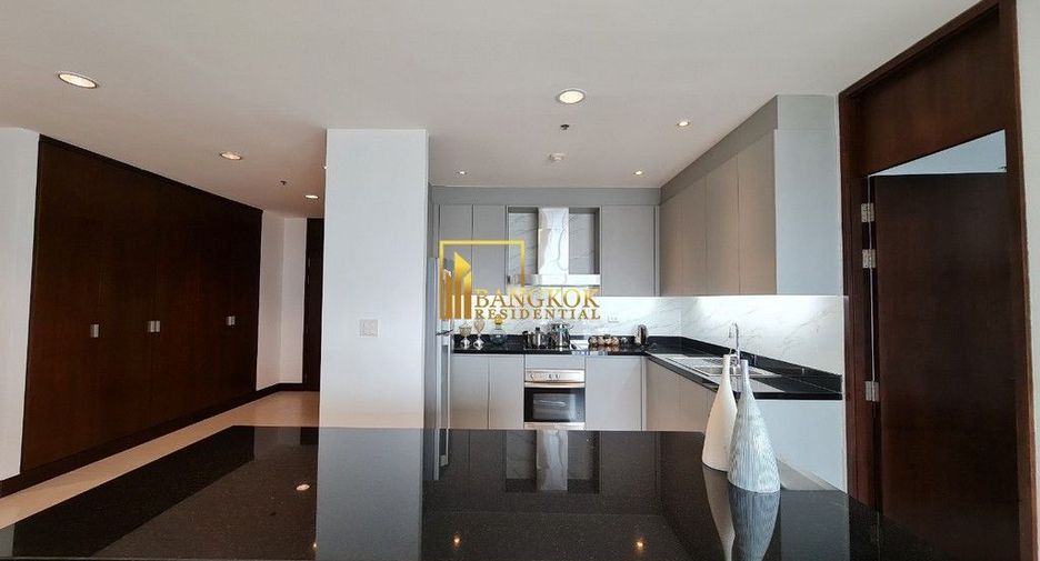 For rent 3 bedrooms apartment in Pathum Wan, Bangkok