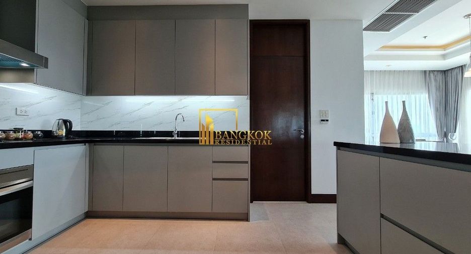 For rent 3 bedrooms apartment in Pathum Wan, Bangkok