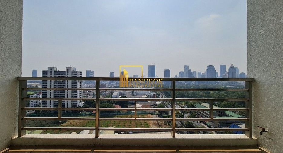 For rent 3 bedrooms apartment in Pathum Wan, Bangkok