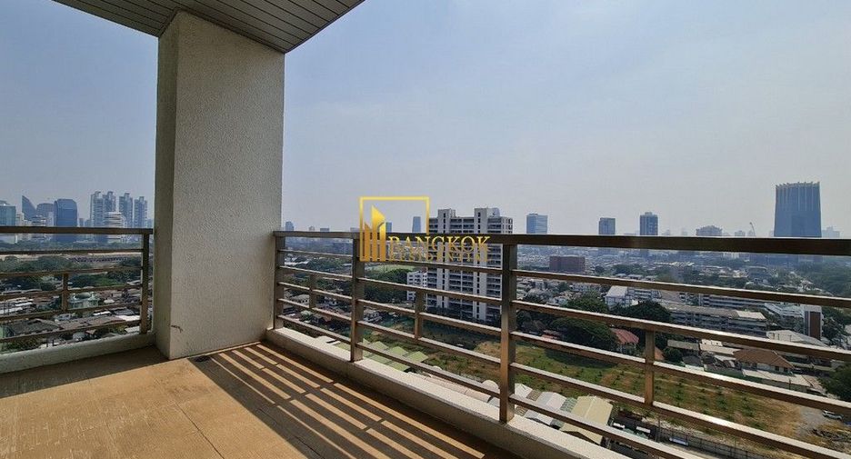 For rent 3 bedrooms apartment in Pathum Wan, Bangkok