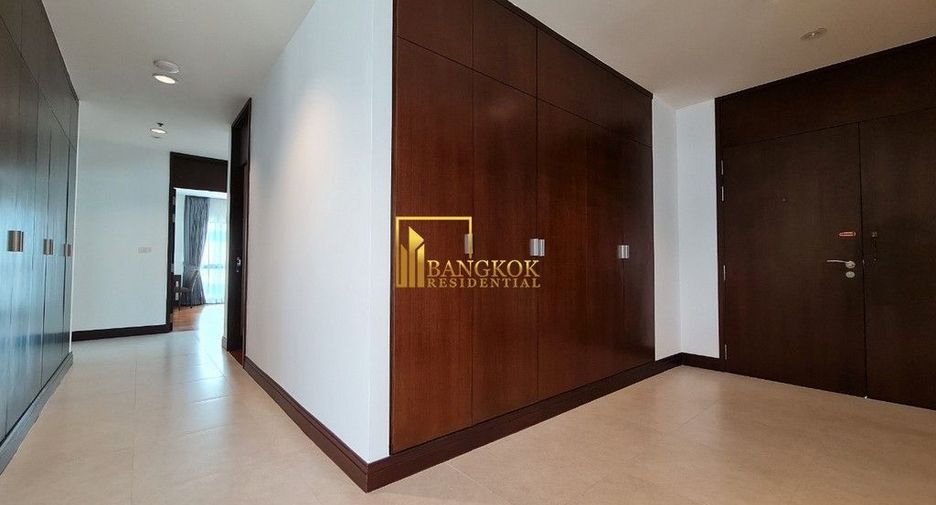 For rent 3 bedrooms apartment in Pathum Wan, Bangkok