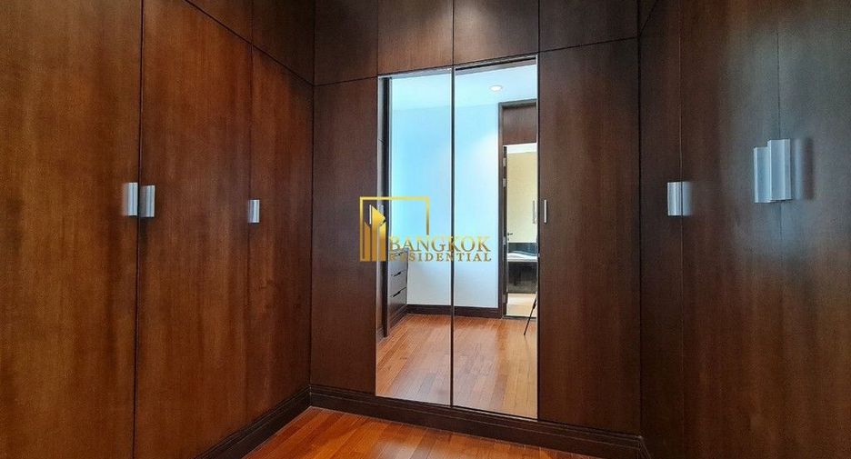 For rent 3 bedrooms apartment in Pathum Wan, Bangkok