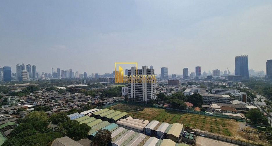 For rent 3 bedrooms apartment in Pathum Wan, Bangkok