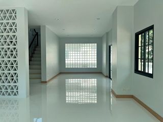À vendre 4 chambres maison à Bang Khae, Bangkok