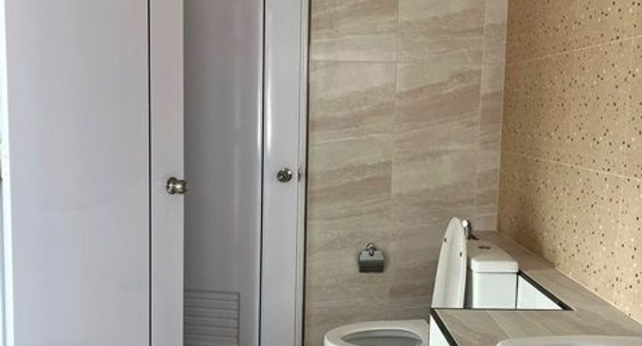 For sale 4 bedrooms house in Bang Khae, Bangkok