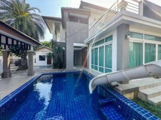 For rent and for sale 4 bedrooms villa in Bang Lamung, Chonburi