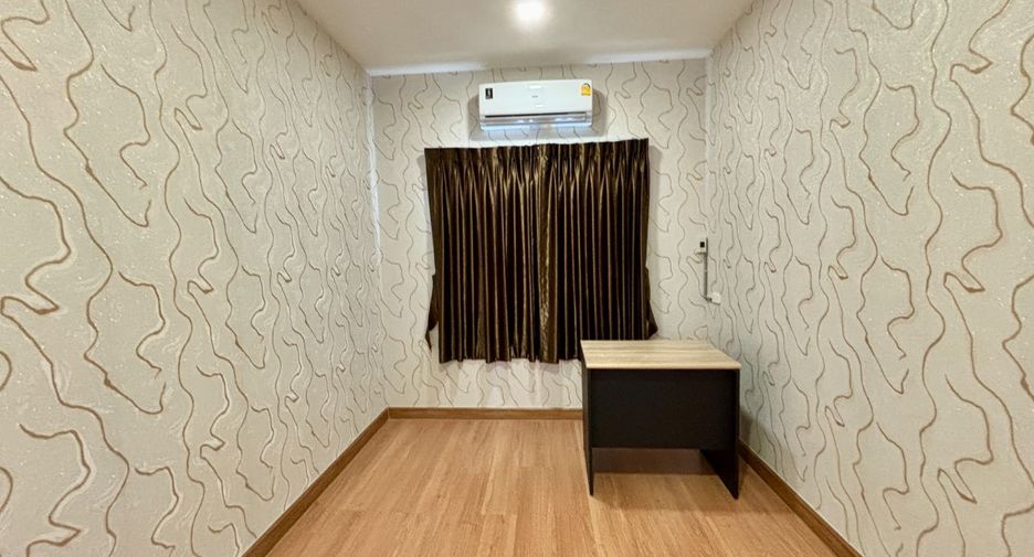 For sale and for rent 4 bedrooms townhouse in Pak Kret, Nonthaburi