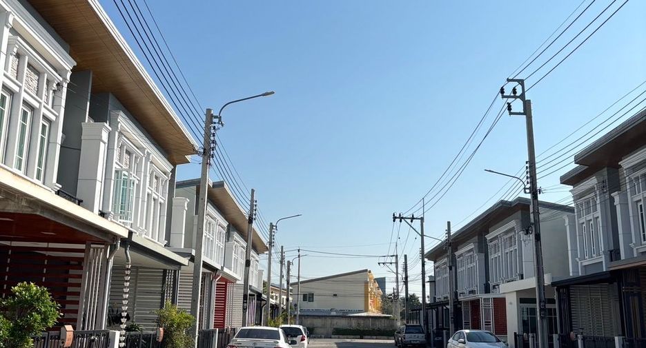 For sale and for rent 4 bedrooms townhouse in Pak Kret, Nonthaburi