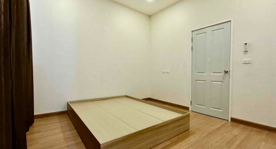 For sale and for rent 4 bedrooms townhouse in Pak Kret, Nonthaburi