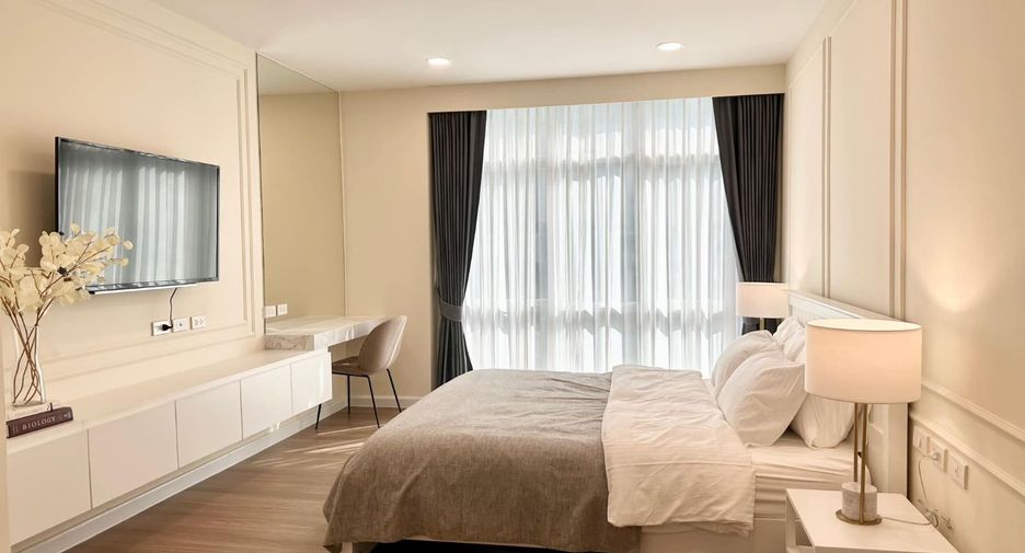 For rent 3 bedrooms condo in Pathum Wan, Bangkok