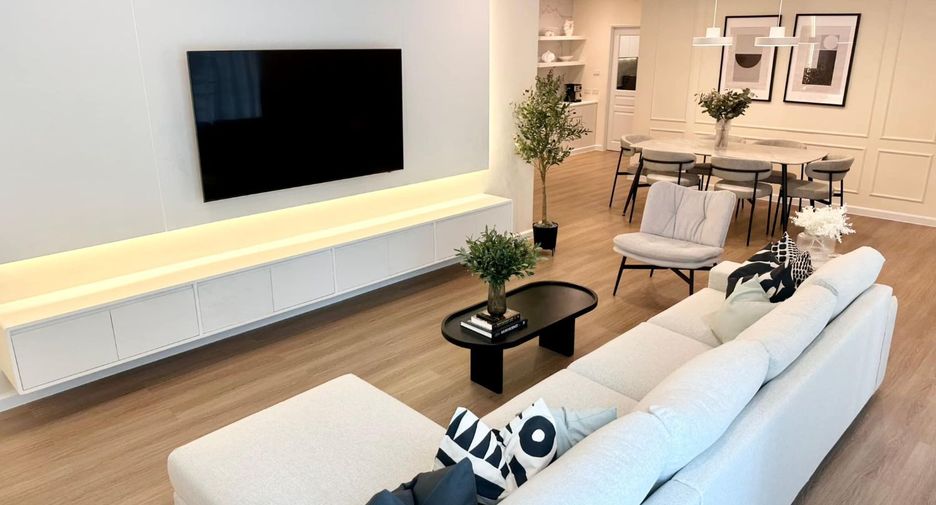 For rent 3 bedrooms condo in Pathum Wan, Bangkok