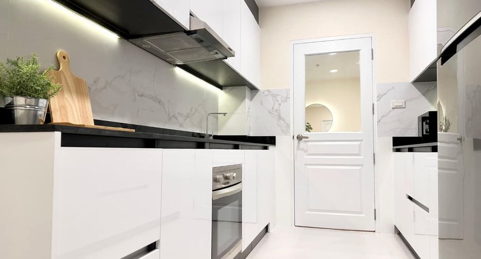 For rent 3 bedrooms condo in Pathum Wan, Bangkok
