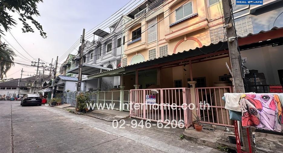 For sale 4 Beds townhouse in Mueang Nonthaburi, Nonthaburi